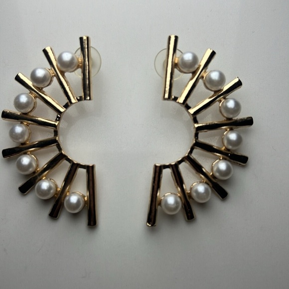 Gold Fashion Earrings CONTEMPORARY Faux Pearl Fashion Earrings. GUC - Picture 4 of 10